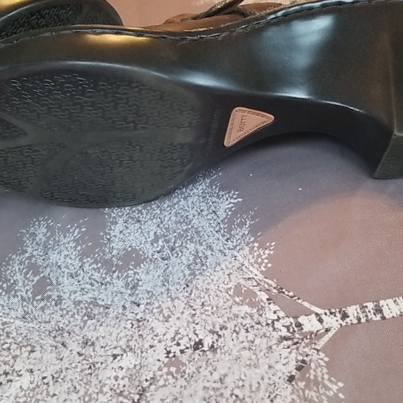 Clogs - Picture 7 of 8